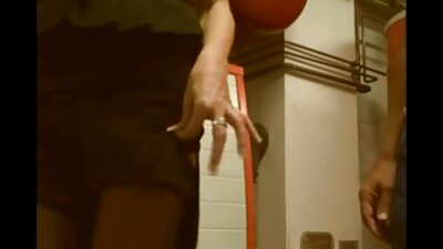 Prsata zrela ženska trdo analno zajebal