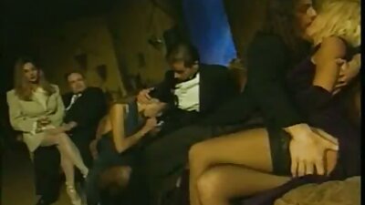 Prsata mama vznemiri svojega hčerinskega fanta