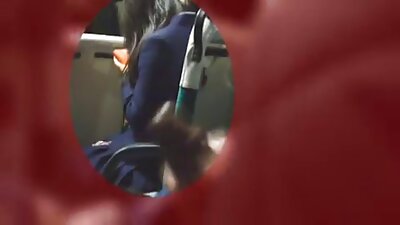 Presenečena najstnica ima tiča v tesni rit