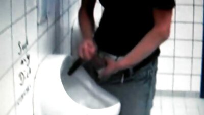 Tesna rjavolaska Babe, ki kriči od globoke penetracije