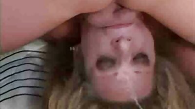 Kreten uniči življenje svojim mlajšim sestram