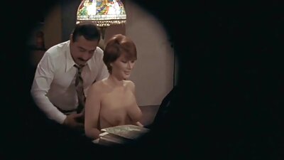 Ogromen tiča uniči tesen malo teen!