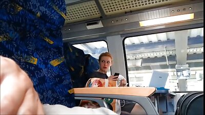 Fooling Around se spremeni v najstniško orgijo na dvorišču College Backyard