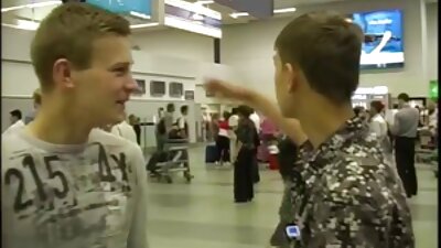 Študentka naj se dotaknem njene muce