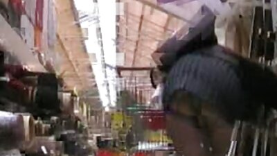 Busty Friends Mama Pull Down Krilo Pred mano