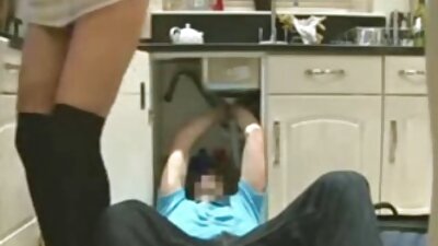 Navihano gospodinjo zajebal fant v kuhinji