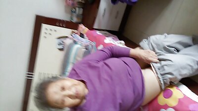 Perv očka je zajebal svoje mlade hčerke najstniške prijateljice