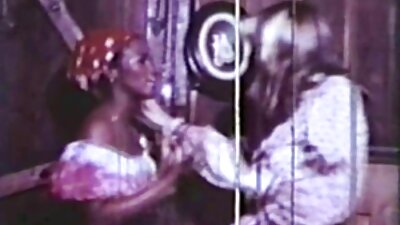 Ogromen črn kurac je udaril suhega belega najstnika