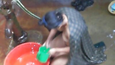 Starejši turški tip jebe nekaj mame in hčerke